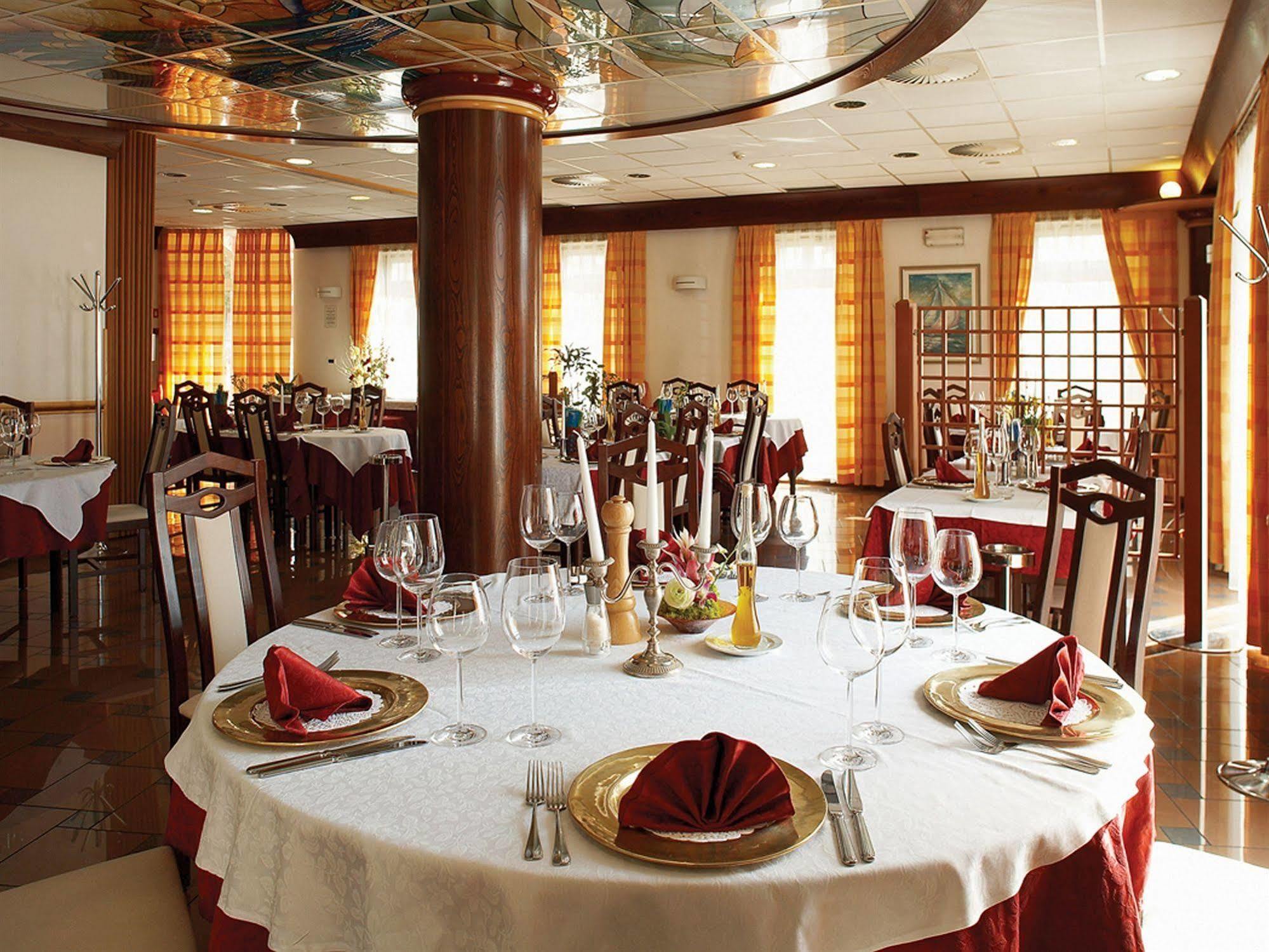 Lipa, Hotel & Bistro نوفا جوريكا المظهر الخارجي الصورة